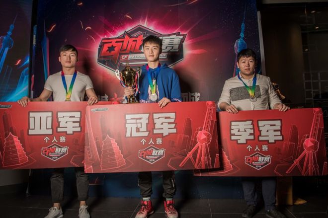 边路外移延 边路外移延